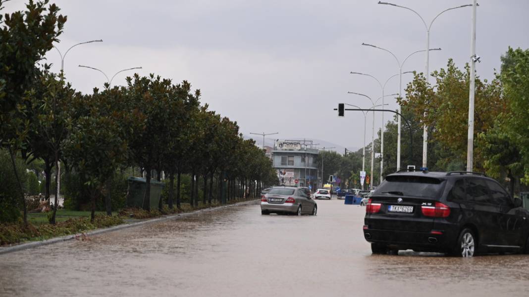 Komşuda da aynı kabus! Tarihin 'en şiddetli yağışı' 7